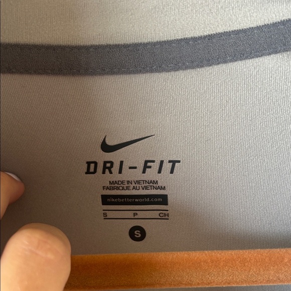 WSU Nike Light Gray Quarter-Zip Pullover - Picture 4 of 6